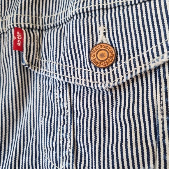 Levi's Jeans Cropped Distressed Jacket Size Medium - Picture 3 of 5